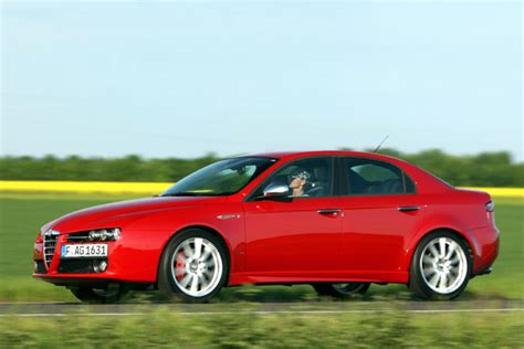 Alfa Romeo 159 automobilio salonas su švariu oru