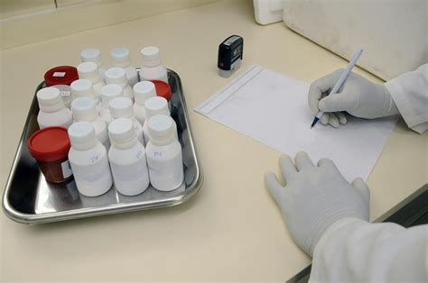 Aktyvintos anglies molekulinė struktūra ir adsorbcijos procesas