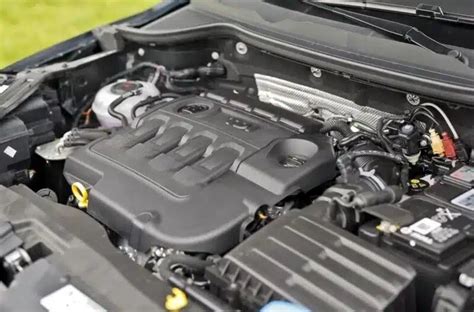 Audi Q5 automobilio variklio skyrius