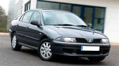Mitsubishi Carisma daiktadėžės išėmimas