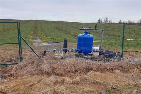 Nuotrauka, vaizduojanti tinklinį filtrą, sumontuotą laistymo sistemoje.