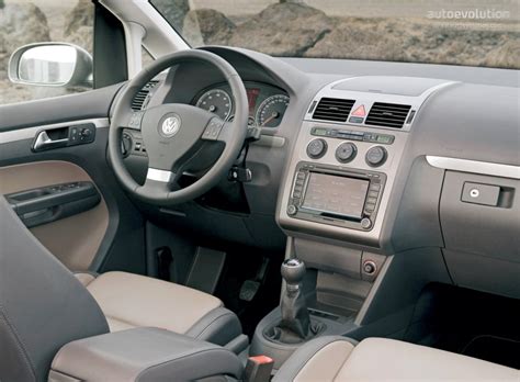 Volkswagen Touran 2006 salono filtro buvimo vieta