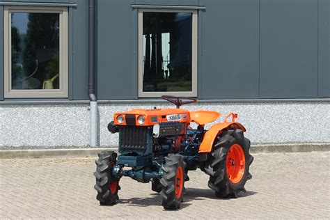 Kubota B7000 traktorius