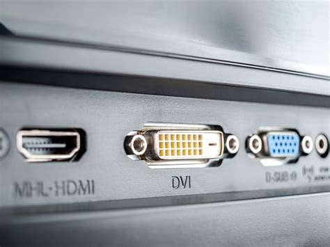 Dvi filtro kolonos sujungtos vamzdynais