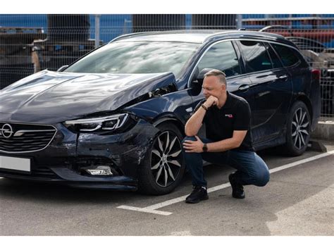Automobilio dalių parduotuvės interjeras