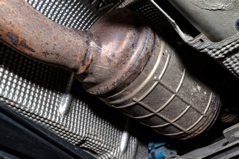 Dyzelinio automobilio išmetimo sistemos schema su DPF filtru