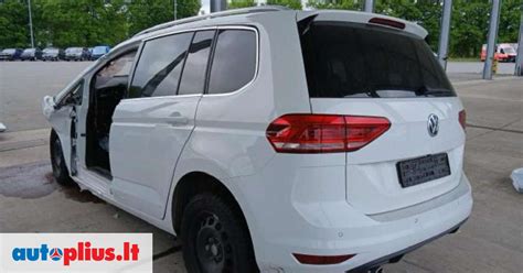 VW Touran filtrų vietos ir prieiga diagramoje