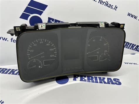 Prietaisų skydelis su užsidegusia DPF lempute