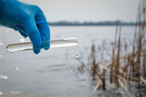 Cheminė vandens analizė laboratorijoje