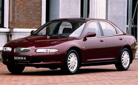 Vaizdinė instrukcija: senas degalų filtras Mazda Xedos 9