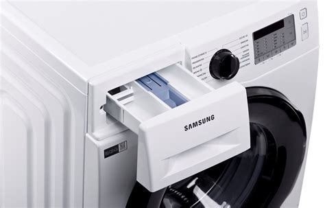Išardytas Samsung skalbimo mašinos išleidimo filtras su matomais nešvarumais