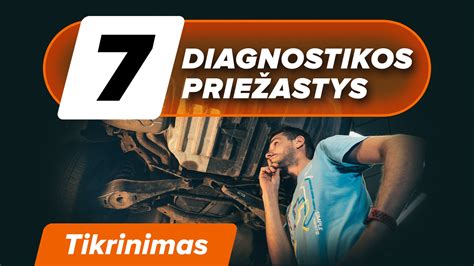 Serviso darbuotojas tikrina automobilio išmetimo sistemą