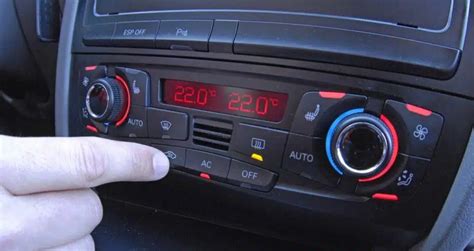 BMW E60 automobilio interjeras su įjungta klimato kontrole